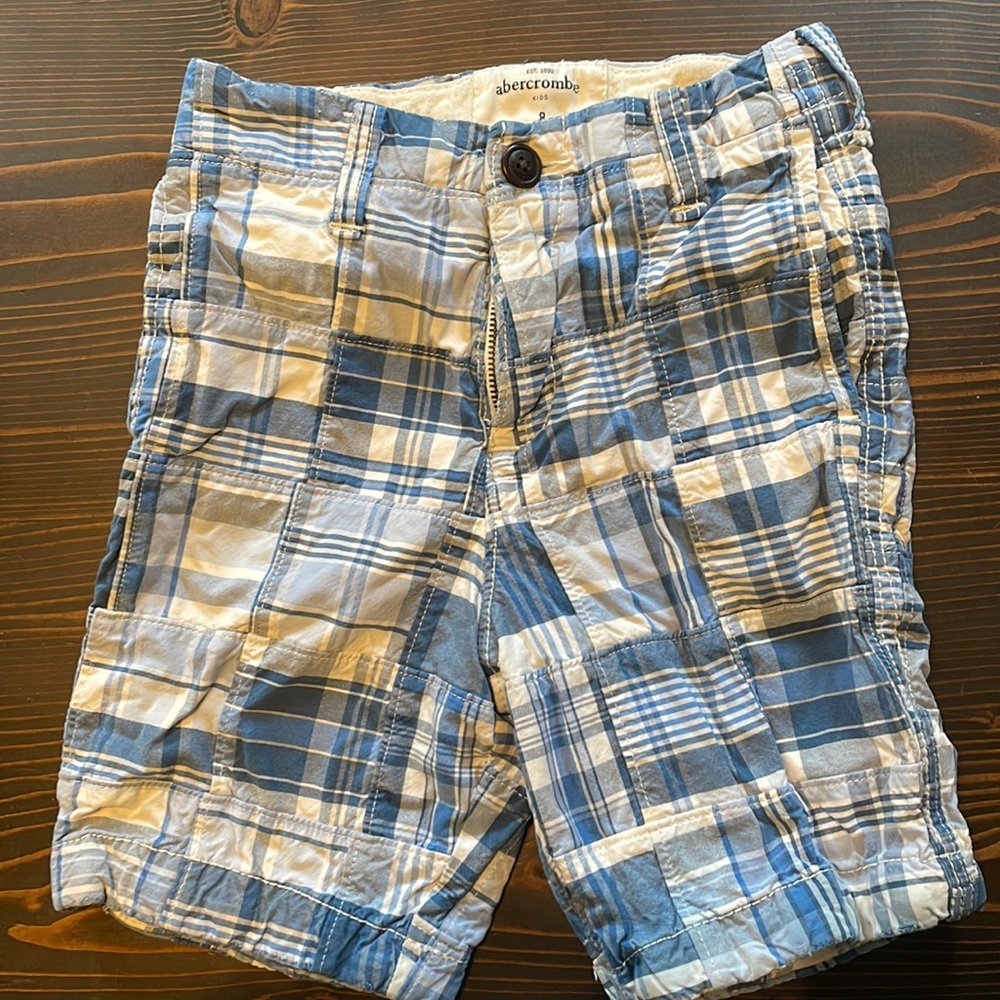 Kid’s Abercrombie plaid shorts- size 8